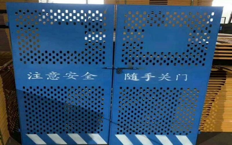 沖孔板電梯門