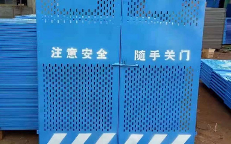 人貨電梯門